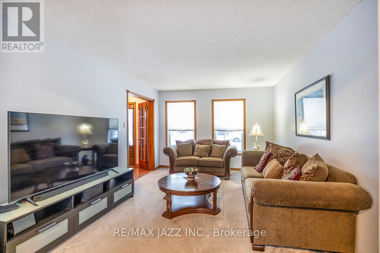 81 Burgby Avenue, Brampton, Ontario  L6X 3E2 - Photo 8 - W12868248