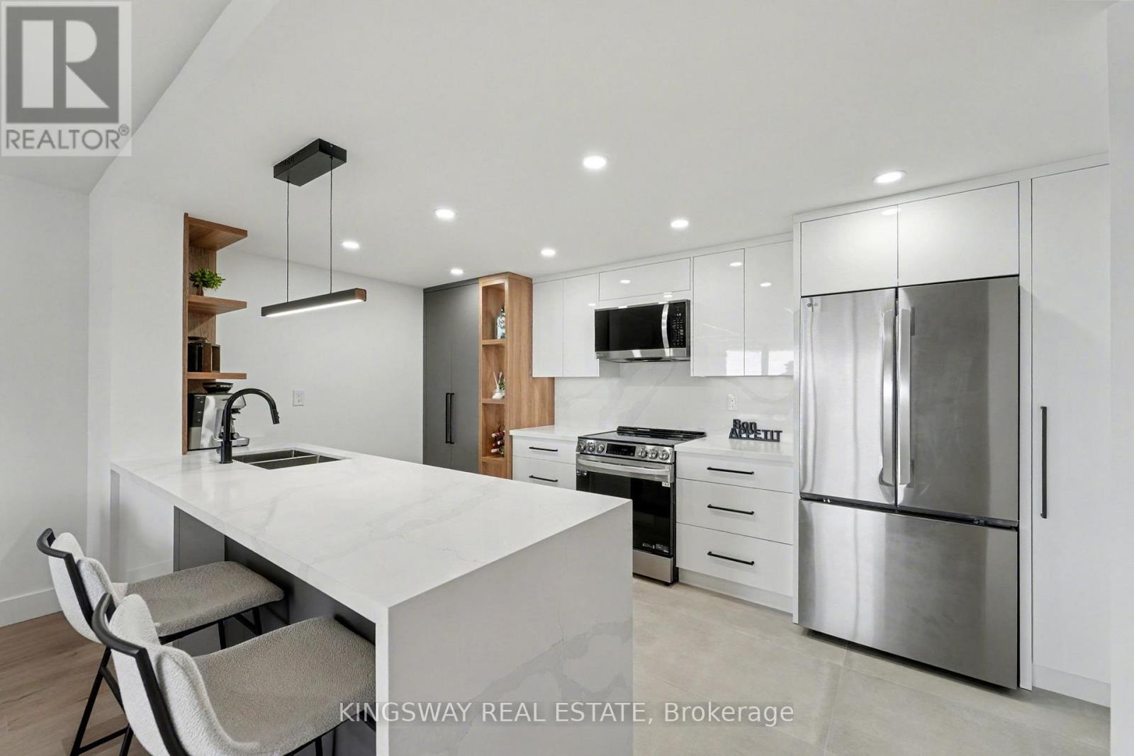 712 - 7420 Bathurst Street, Vaughan, Ontario  L4J 6X4 - Photo 2 - N12931022
