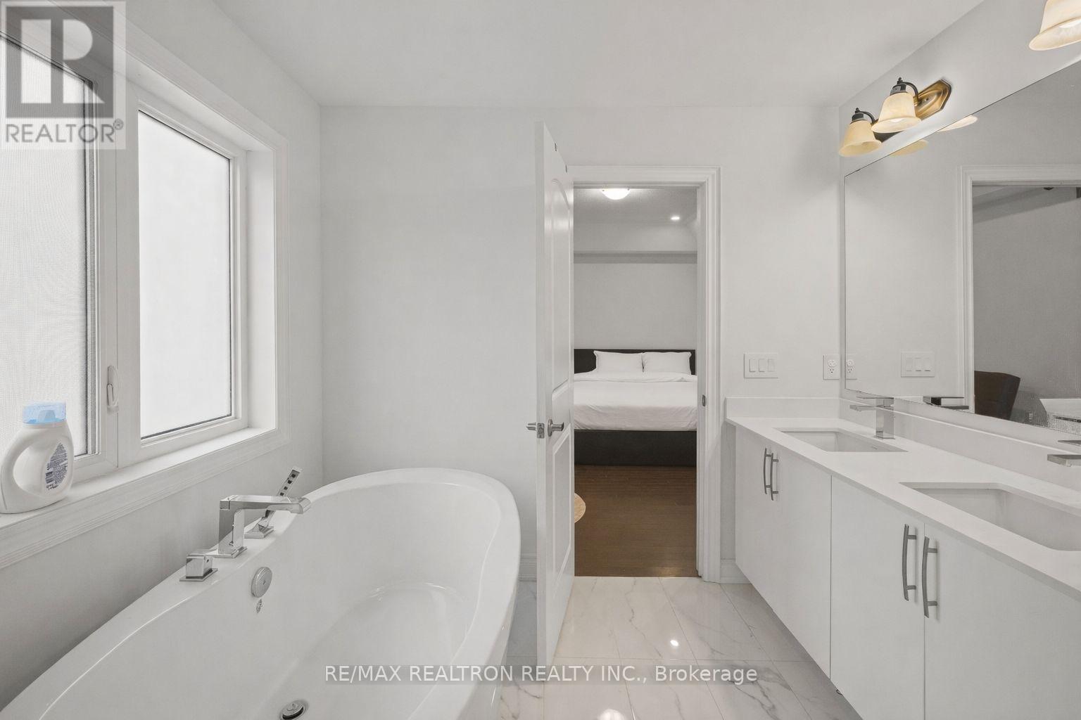 10 Neilly Terrace, Bradford West Gwillimbury, Ontario  L3Z 4K9 - Photo 27 - N13064258