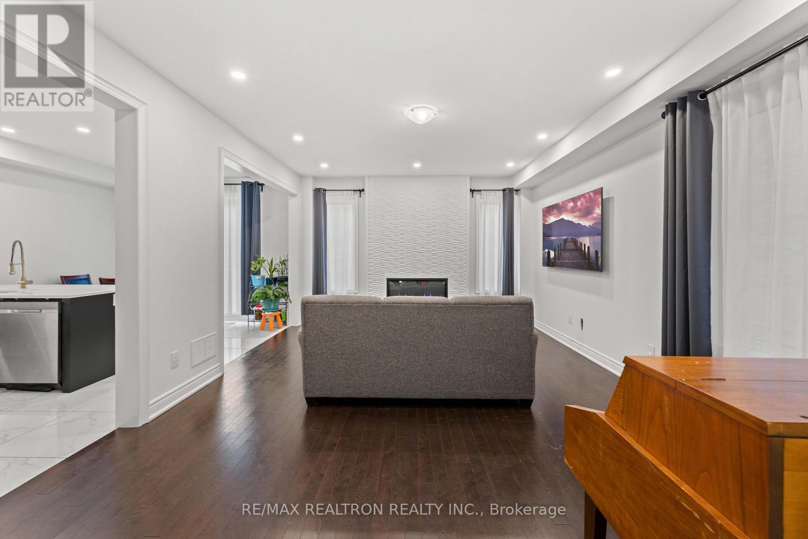 10 Neilly Terrace, Bradford West Gwillimbury, Ontario  L3Z 4K9 - Photo 8 - N13064258