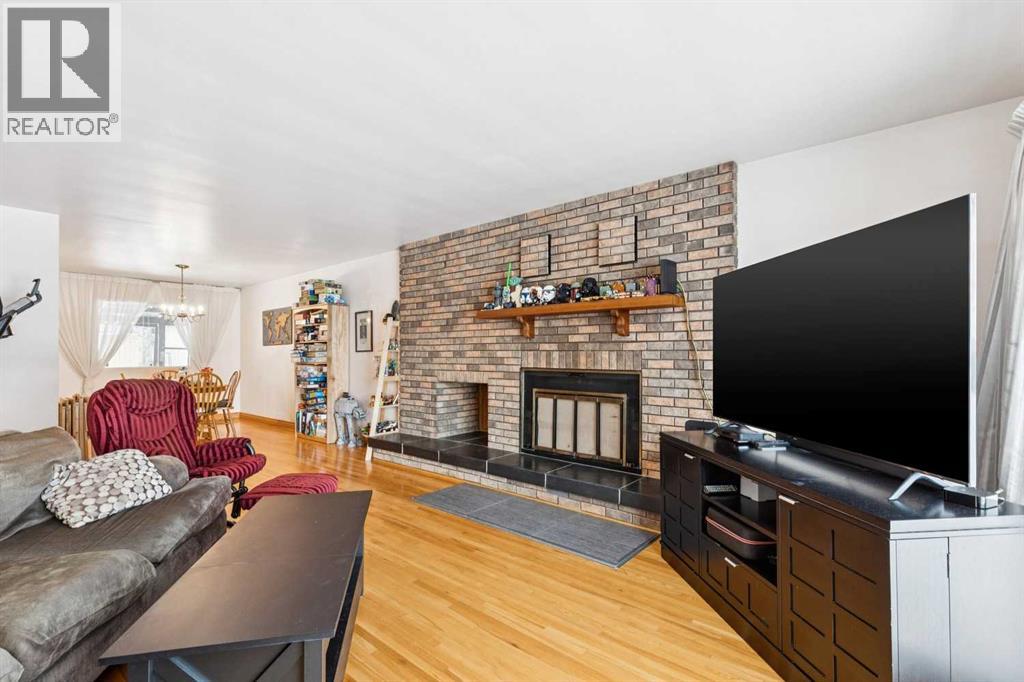 149 Wildwood Drive SW, Calgary, Alberta  T3C 3C7 - Photo 6 - A2276203