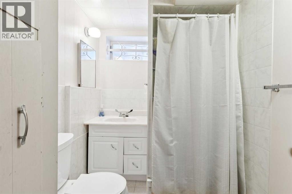 149 Wildwood Drive SW, Calgary, Alberta  T3C 3C7 - Photo 17 - A2276203