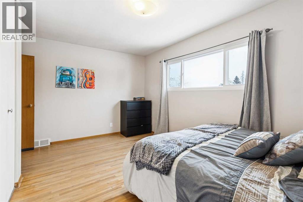 149 Wildwood Drive SW, Calgary, Alberta  T3C 3C7 - Photo 11 - A2276203