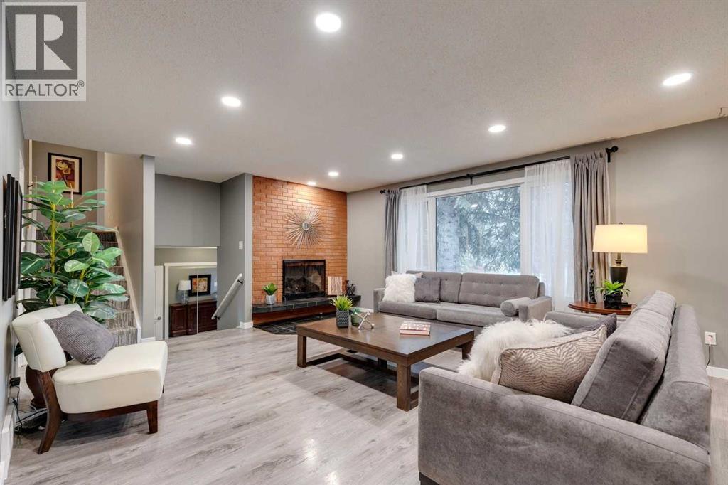 4023 Varmoor Road Nw, Calgary, Alberta  T3A 0B1 - Photo 5 - A2288799