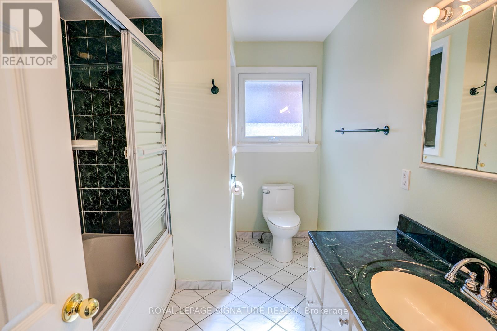 15 Epsom Downs Drive, Brampton, Ontario  L6T 1Y7 - Photo 11 - W13064156