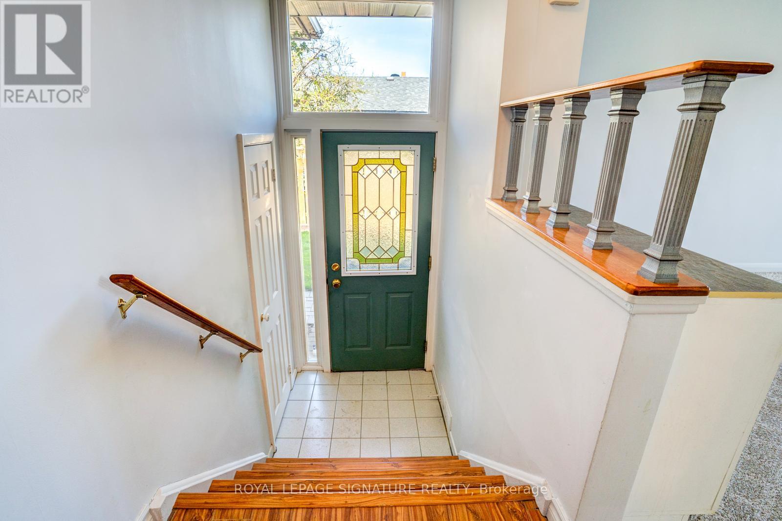 15 Epsom Downs Drive, Brampton, Ontario  L6T 1Y7 - Photo 3 - W13064156