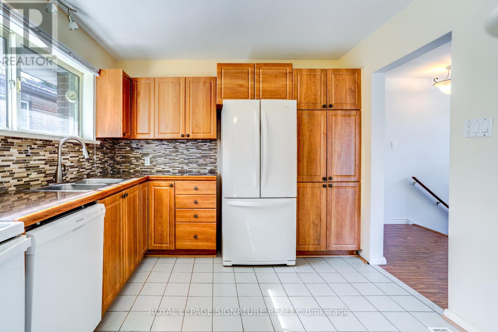 15 Epsom Downs Drive, Brampton, Ontario  L6T 1Y7 - Photo 7 - W13064156