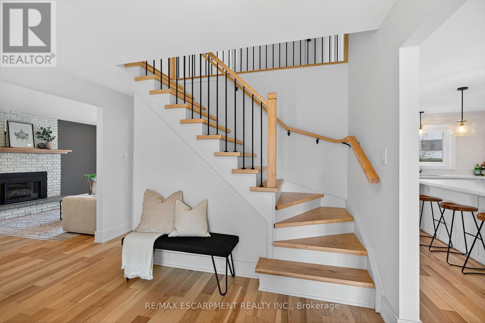 2347 Tweedsmuir Court, Burlington, Ontario  L7P 4K9 - Photo 4 - W13064332