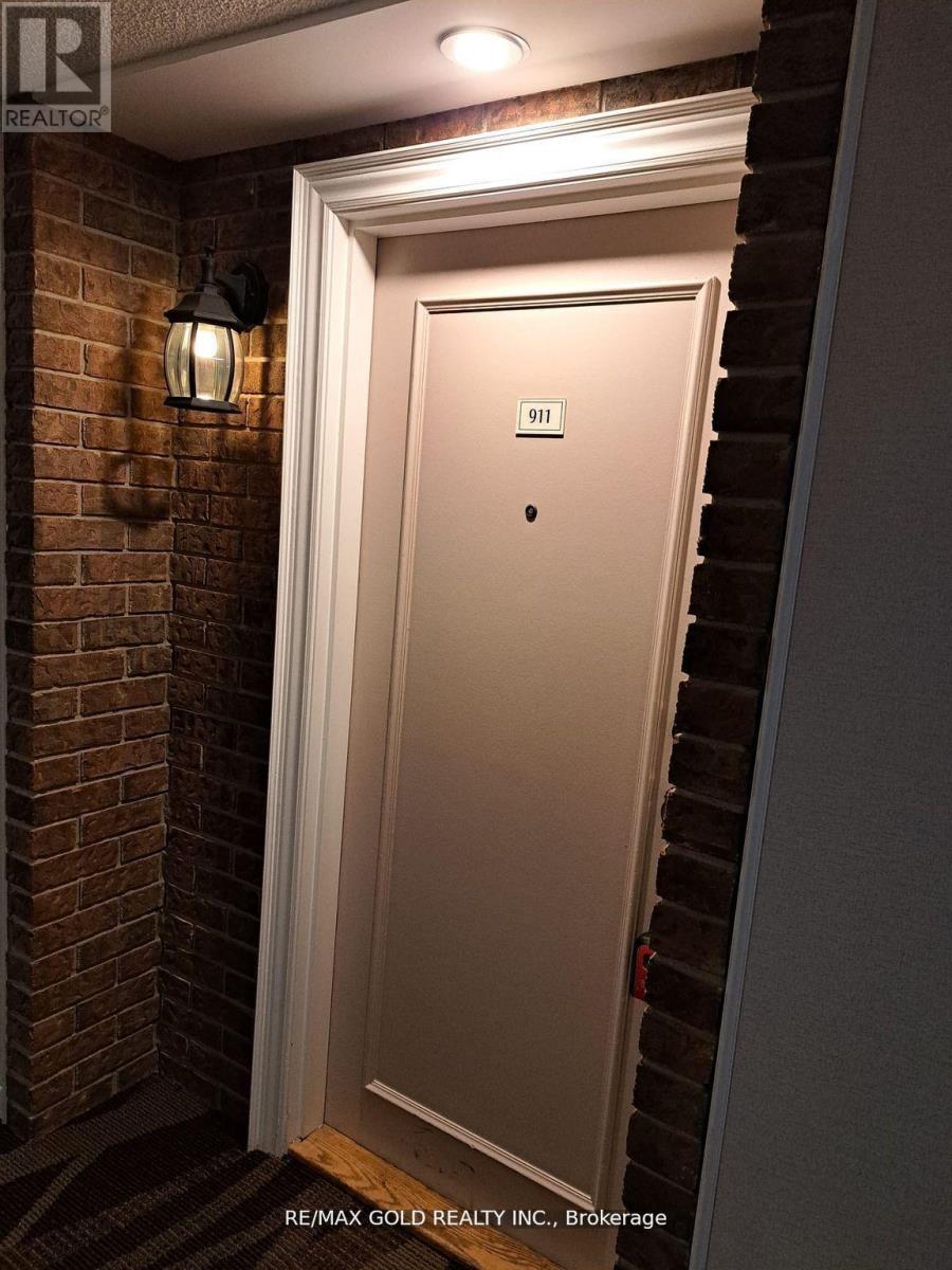 911 - 3 Lisa Street, Brampton, Ontario  L6T 4A2 - Photo 3 - W13064340
