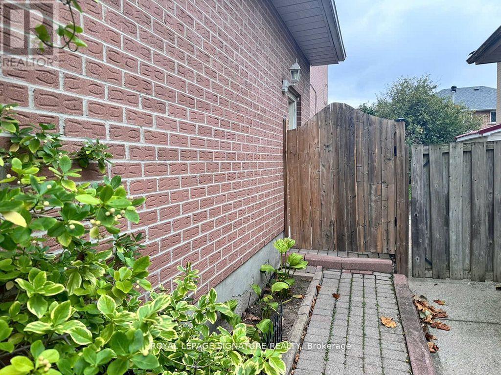 Bsmt - 285 Mississaga Street, Oakville, Ontario  L6L 6J8 - Photo 3 - W13064346