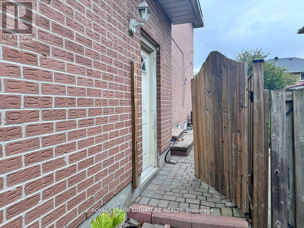 Bsmt - 285 Mississaga Street, Oakville, Ontario  L6L 6J8 - Photo 4 - W13064346