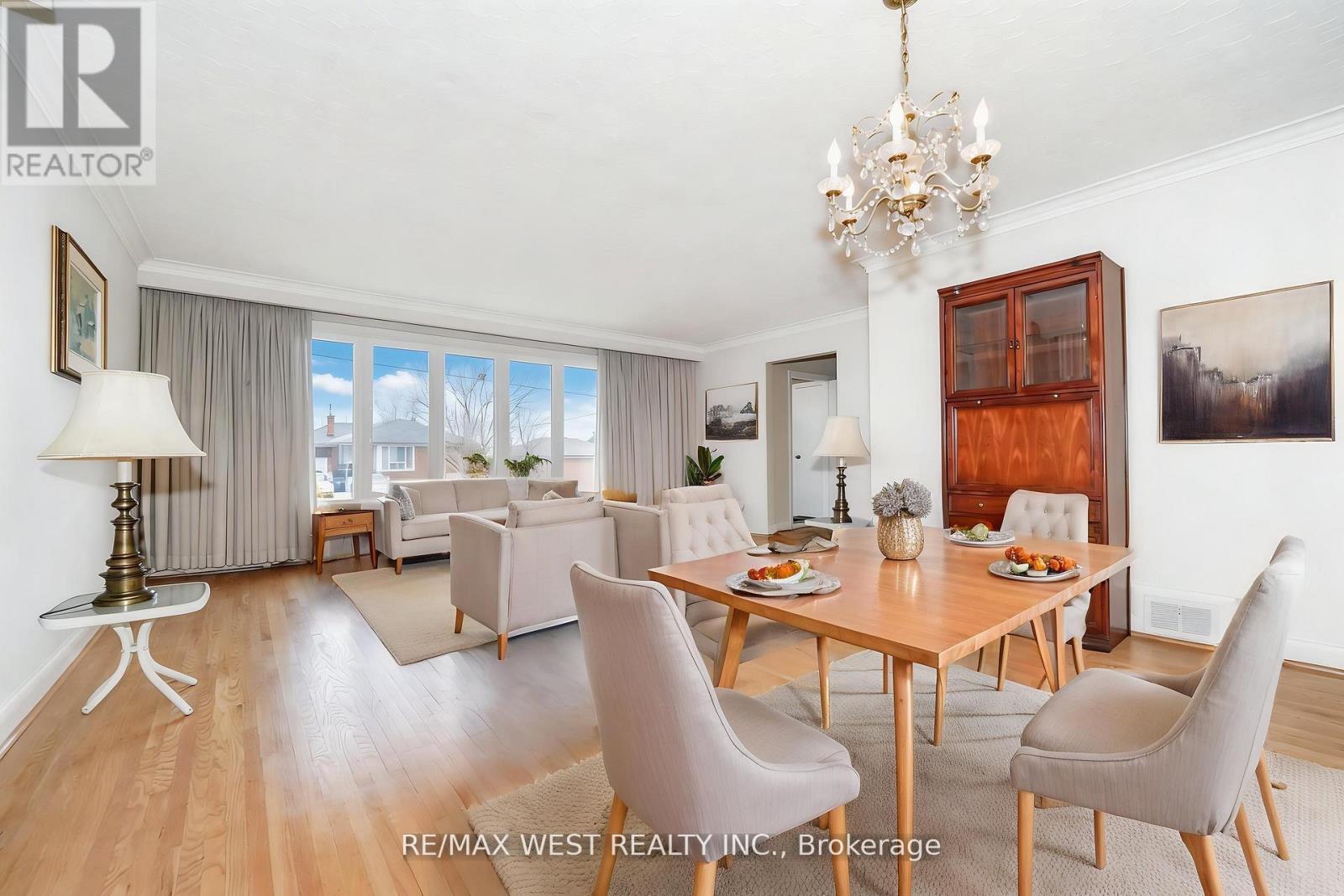 32 Deevale Road, Toronto, Ontario  M3M 1Z3 - Photo 3 - W13064382