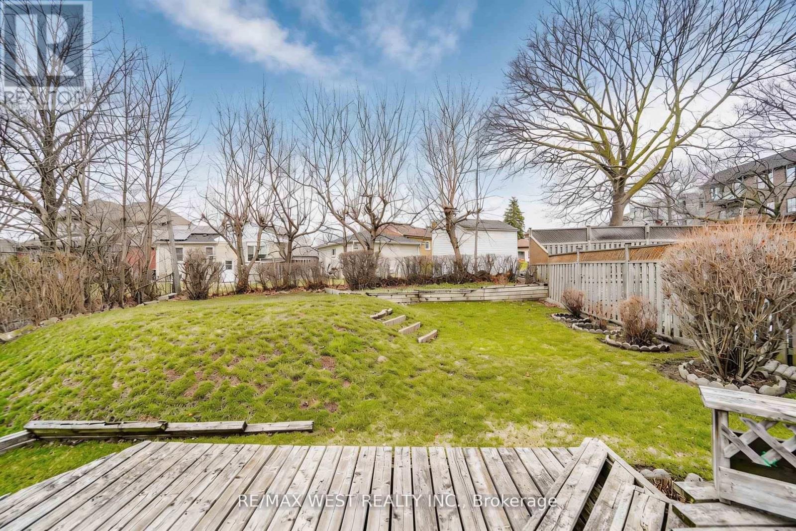 32 Deevale Road, Toronto, Ontario  M3M 1Z3 - Photo 7 - W13064382
