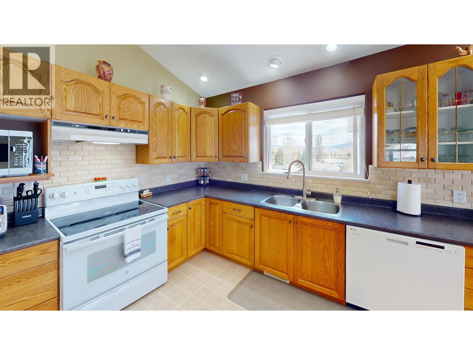 570 Pierce Crescent, Quesnel, British Columbia  V2J 4X8 - Photo 4 - R3117905