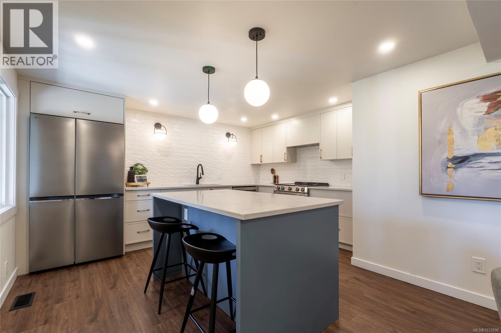 715 Middleton St, Saanich, British Columbia  V9A 2E1 - Photo 4 - 1033996