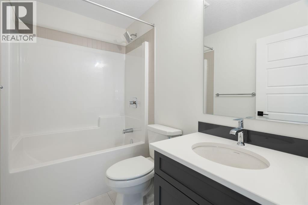 136 Southbow Village Way, Cochrane, Alberta  T4C 3J9 - Photo 11 - A2292762