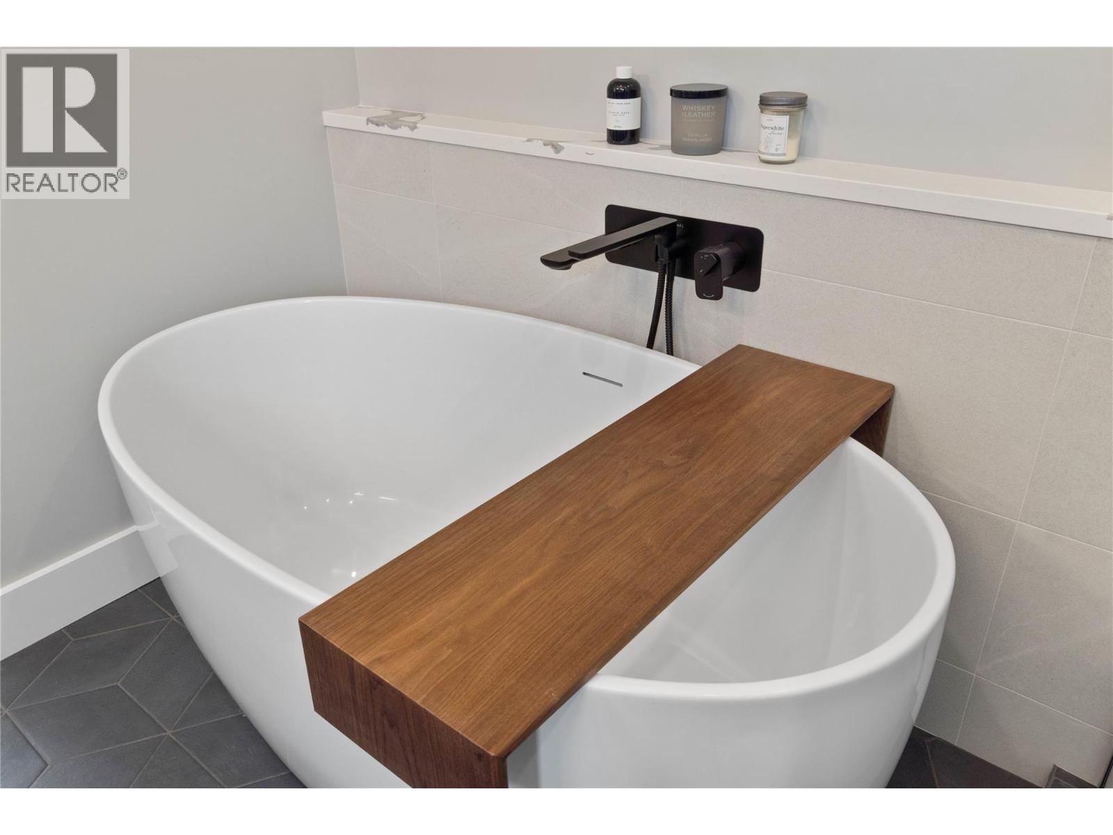 4120 Leatherback Road, Vernon, British Columbia  V1T 9W4 - Photo 28 - 10384933