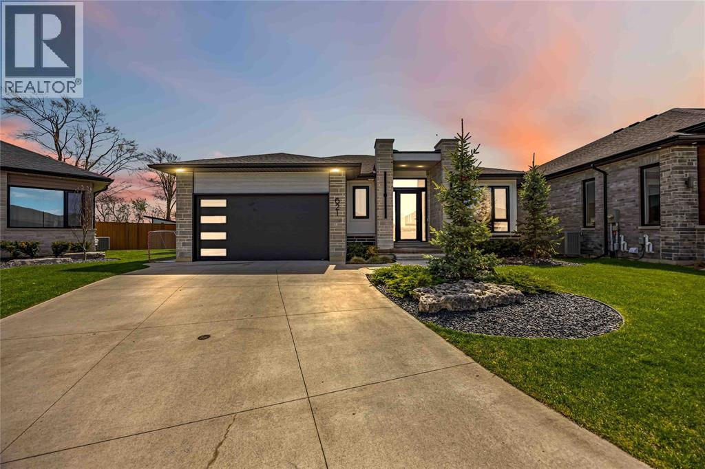 621 Mead Court, Sarnia, Ontario  N7W 0B5 - Photo 4 - 26009373