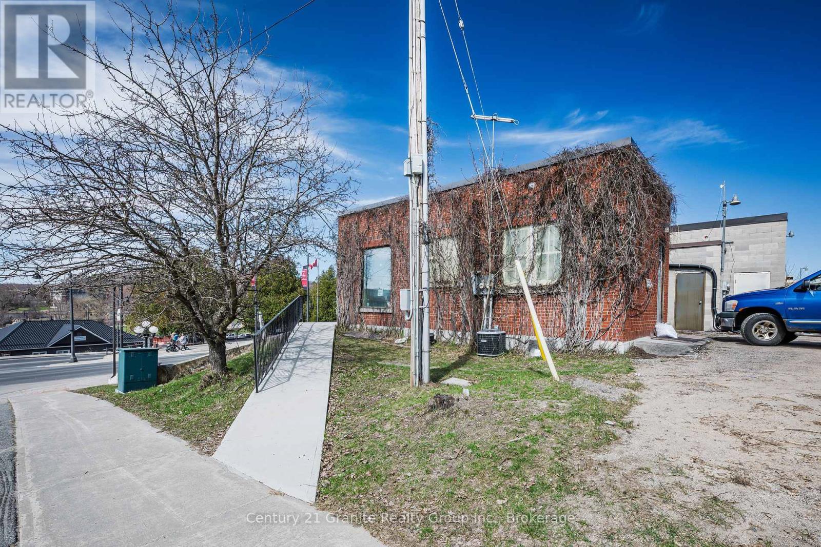 152 Highland Street, Dysart Et Al, Ontario  K0M 1S0 - Photo 38 - X12771076