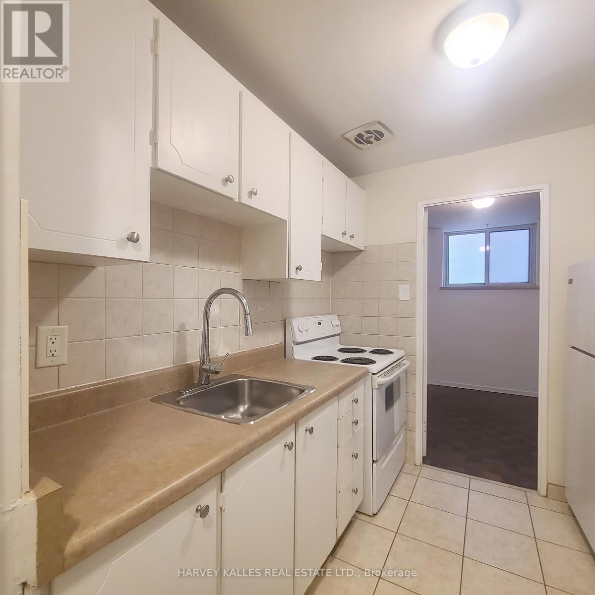 4 - 570 Eglinton Avenue W, Toronto, Ontario  M5N 1B7 - Photo 3 - C13063920
