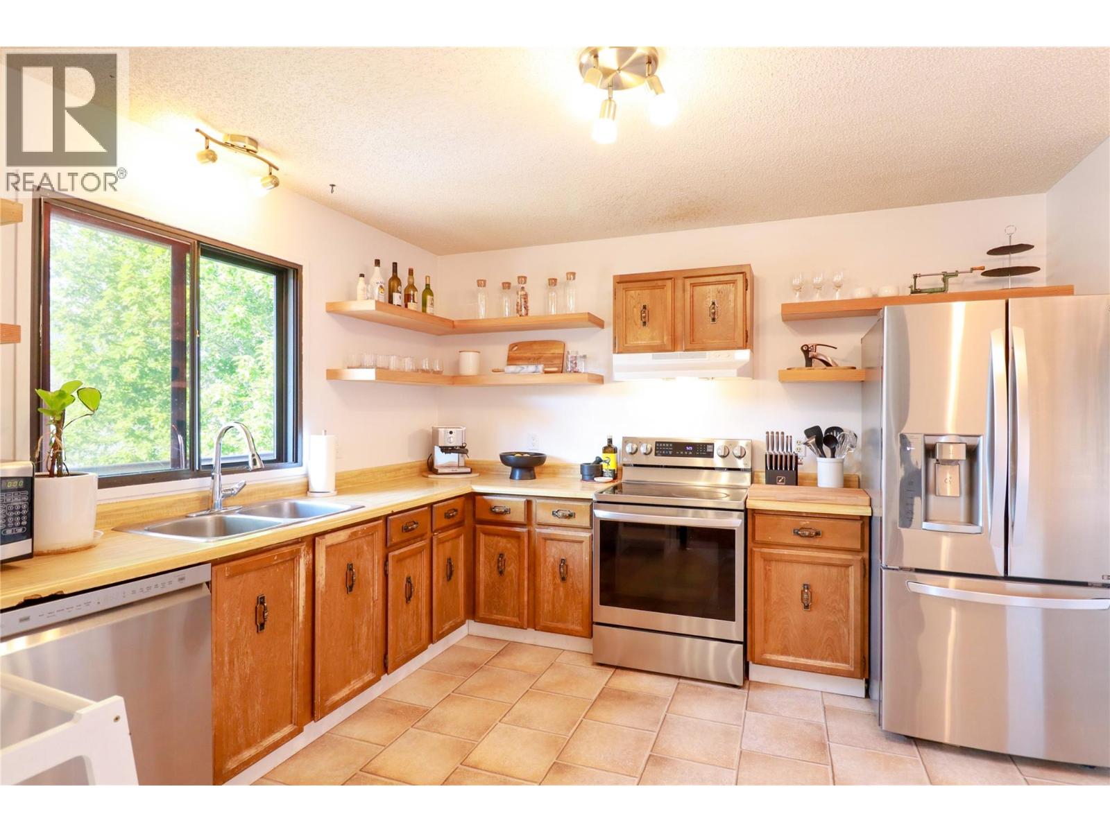 115 Phoenix Avenue, Penticton, British Columbia  V2A 2Z6 - Photo 8 - 10385430