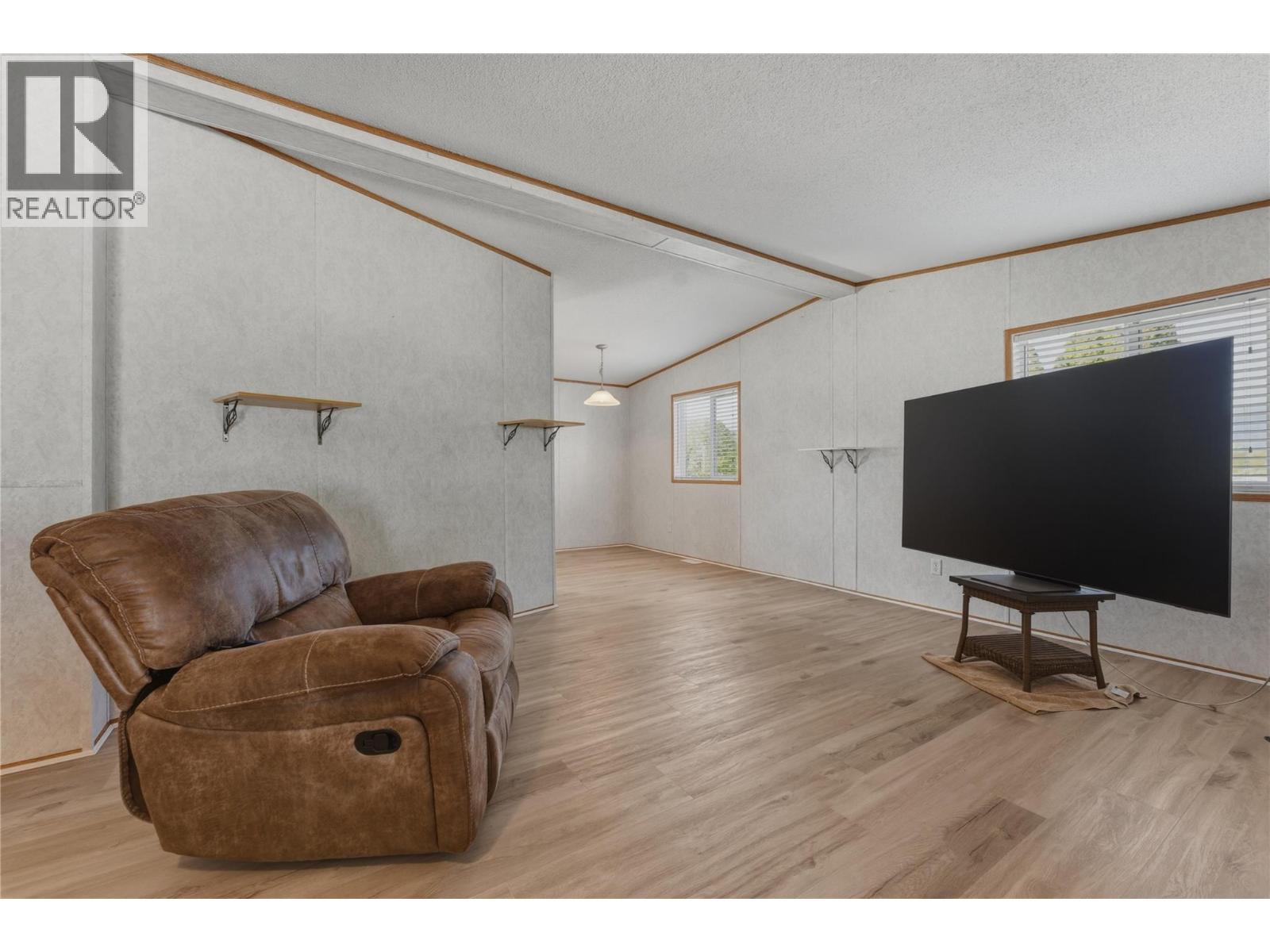 2554 Willow Park Road, Vernon, British Columbia  V1H 1M4 - Photo 3 - 10385266