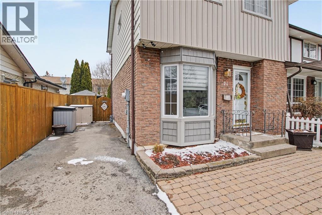 21 Greystone Crescent, St. Catharines, Ontario  L2N 6P1 - Photo 3 - 40822045