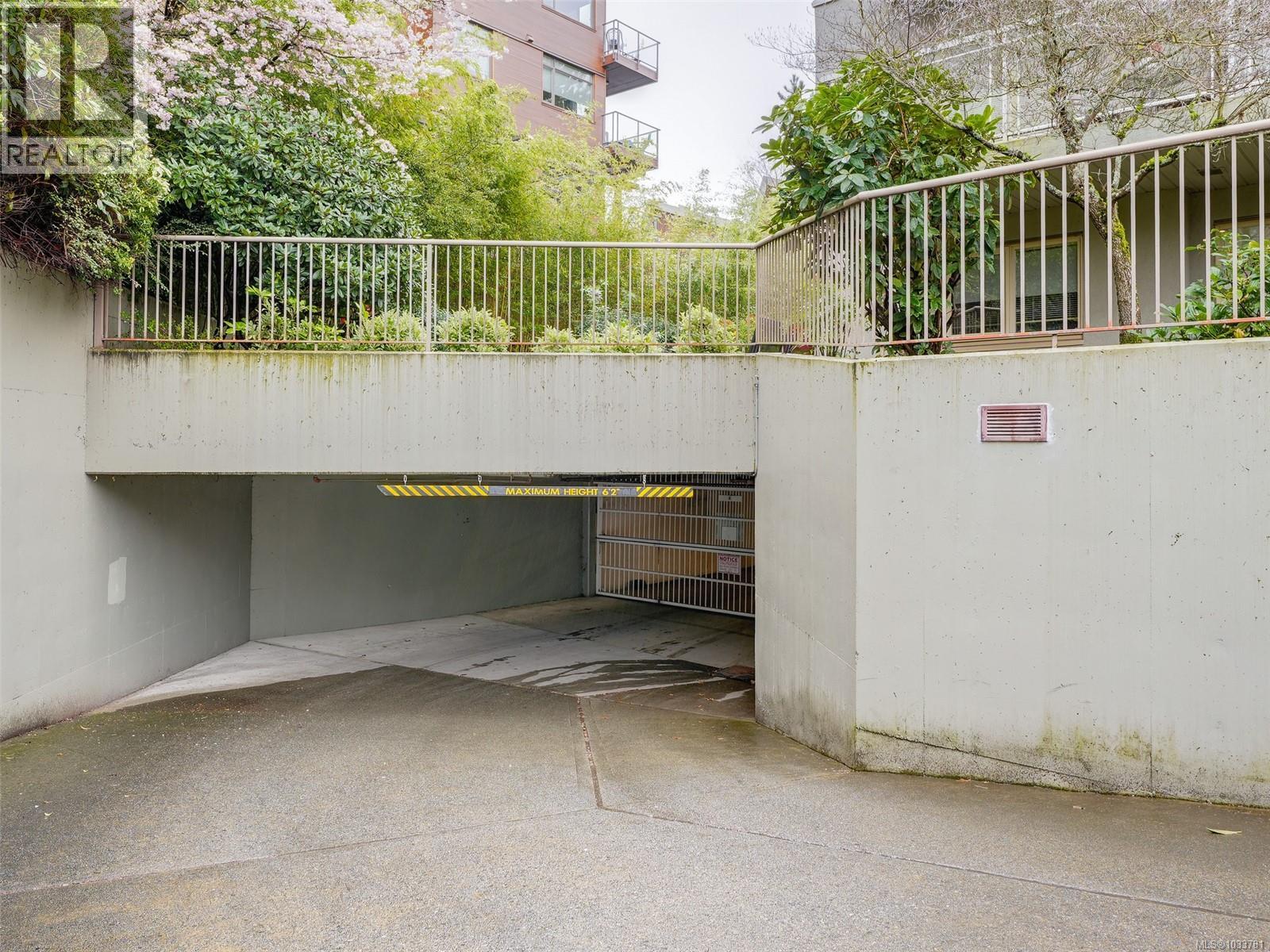301 1687 Poplar Ave, Saanich, British Columbia  V8P 4K5 - Photo 21 - 1033781