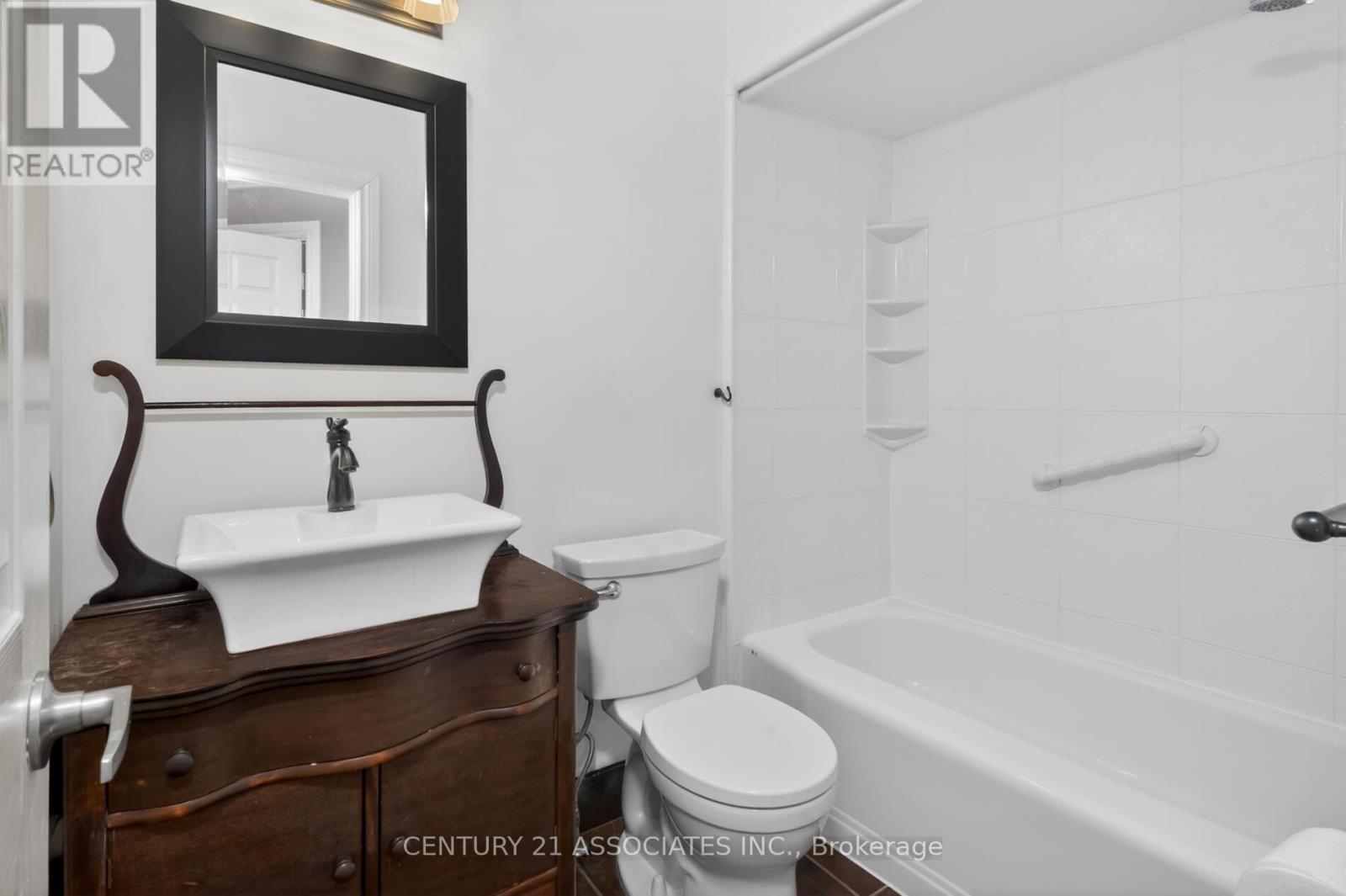 1817 Woodgate Court, Oshawa, Ontario  L1G 7Z1 - Photo 25 - E13064386