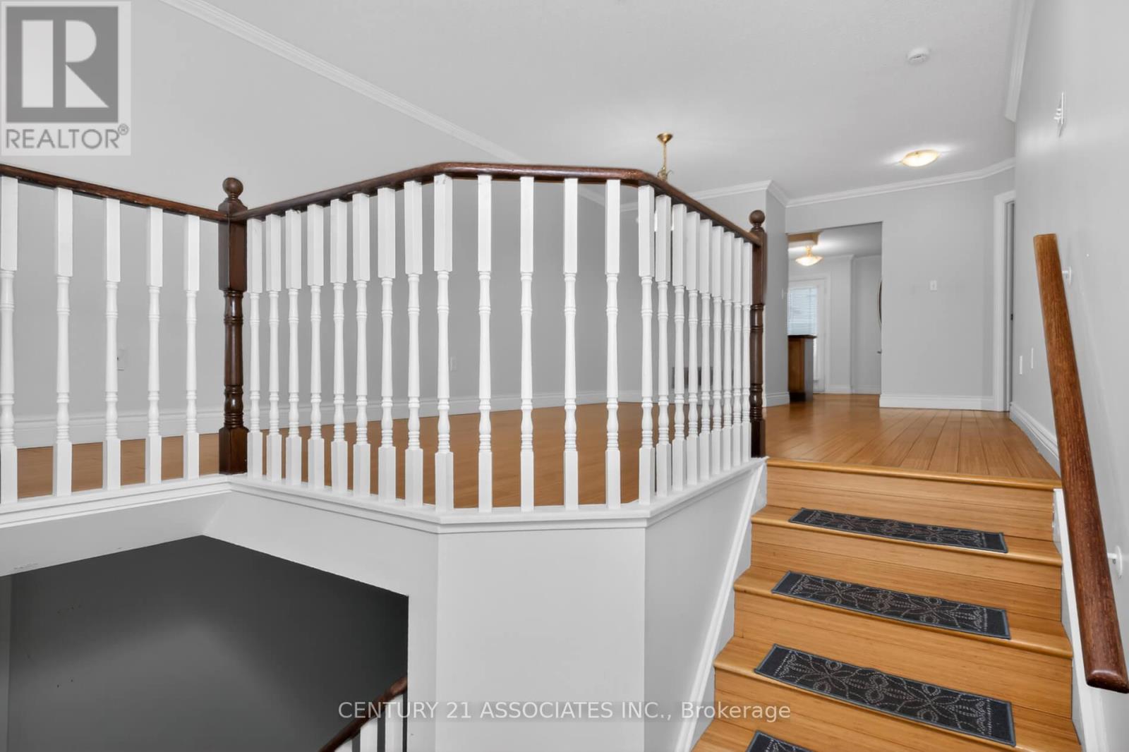1817 Woodgate Court, Oshawa, Ontario  L1G 7Z1 - Photo 6 - E13064386