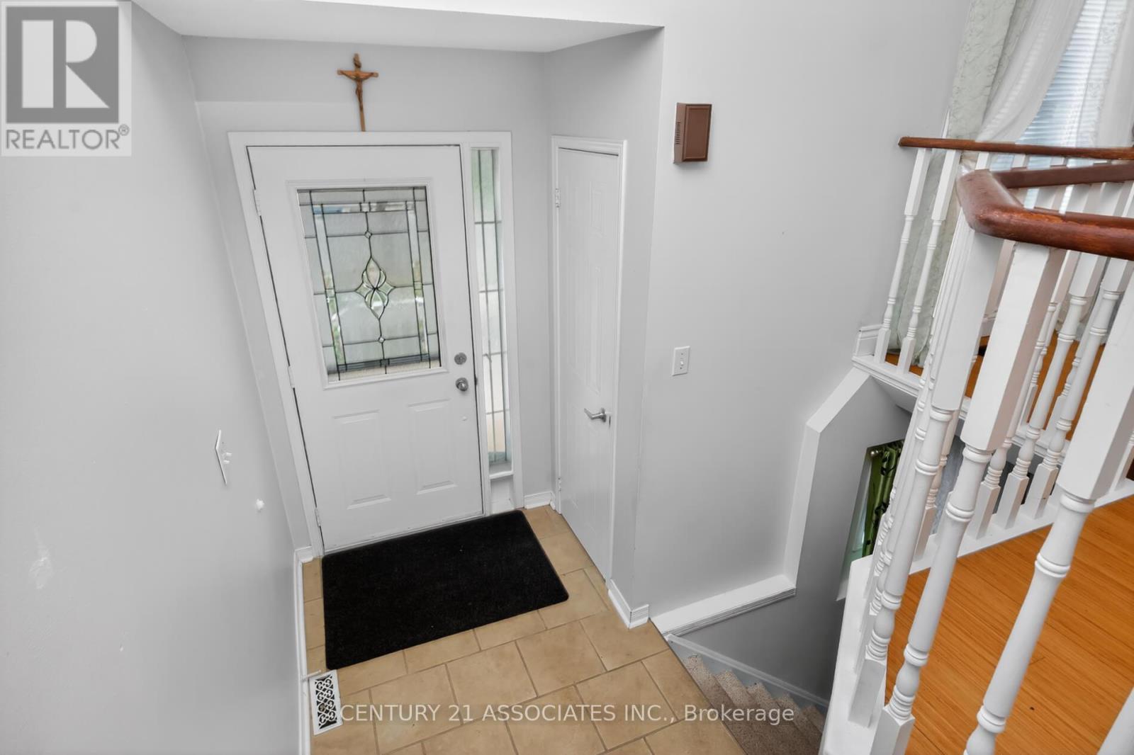 1817 Woodgate Court, Oshawa, Ontario  L1G 7Z1 - Photo 7 - E13064386