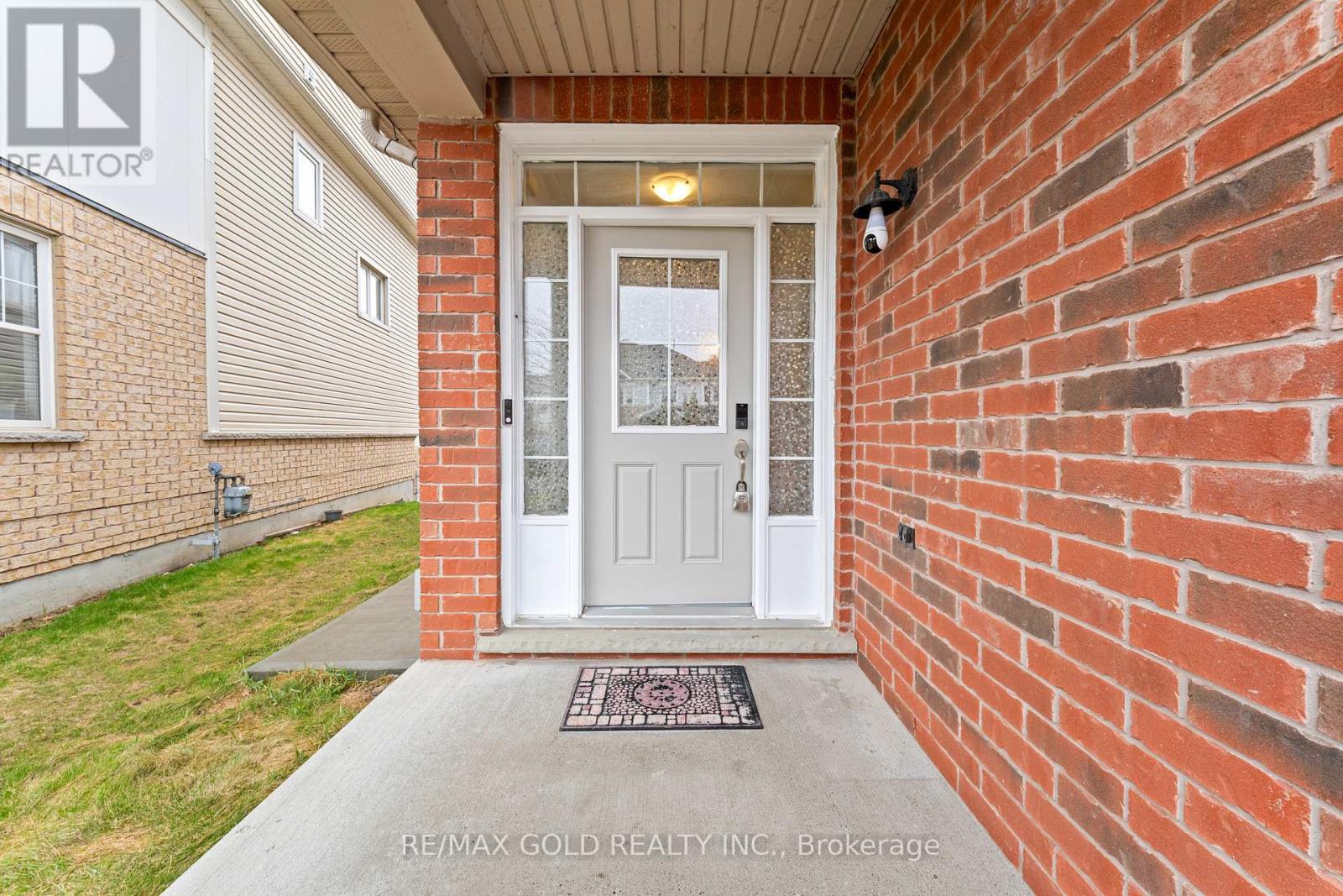 57 James Govan Drive, Whitby, Ontario  L1N 0J9 - Photo 3 - E13064388