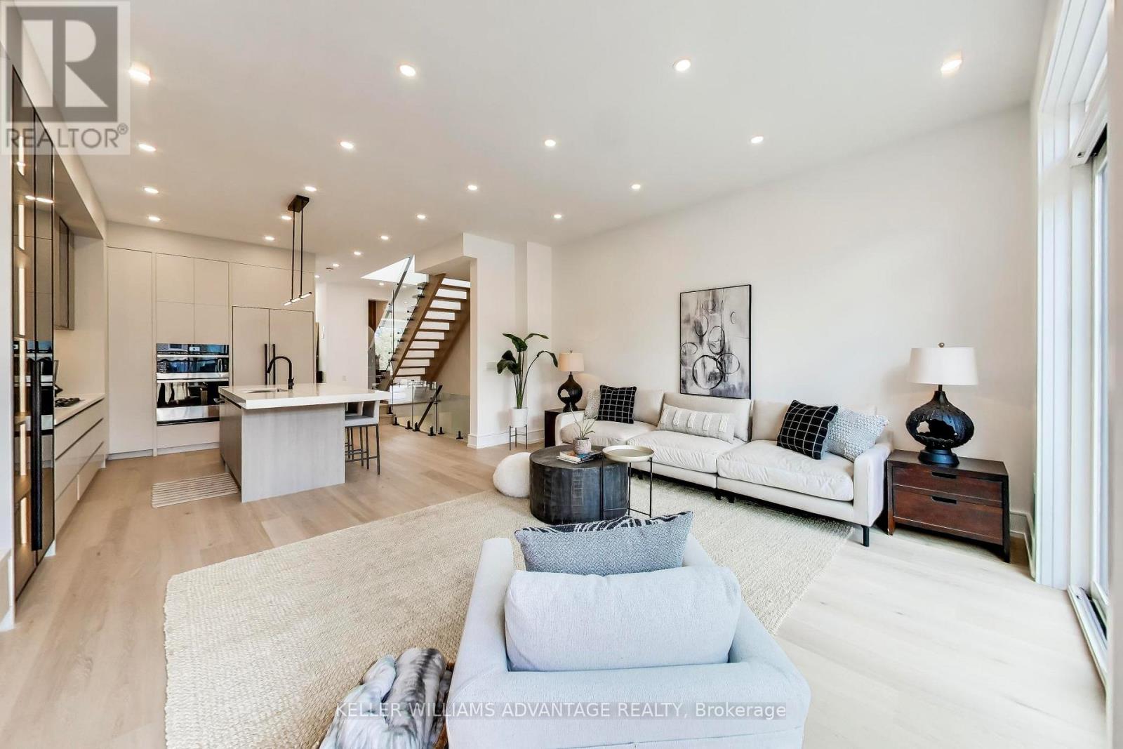 104 Yardley Avenue, Toronto, Ontario  M4B 2B1 - Photo 16 - E13064434