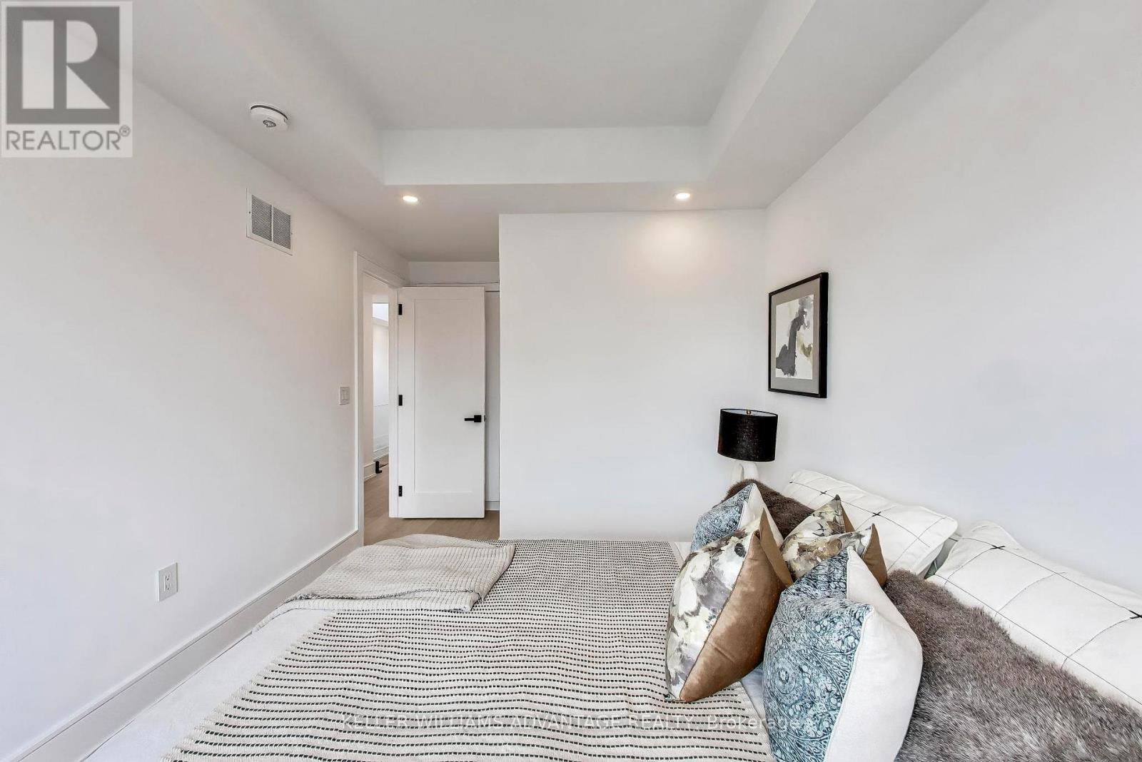 104 Yardley Avenue, Toronto, Ontario  M4B 2B1 - Photo 31 - E13064434