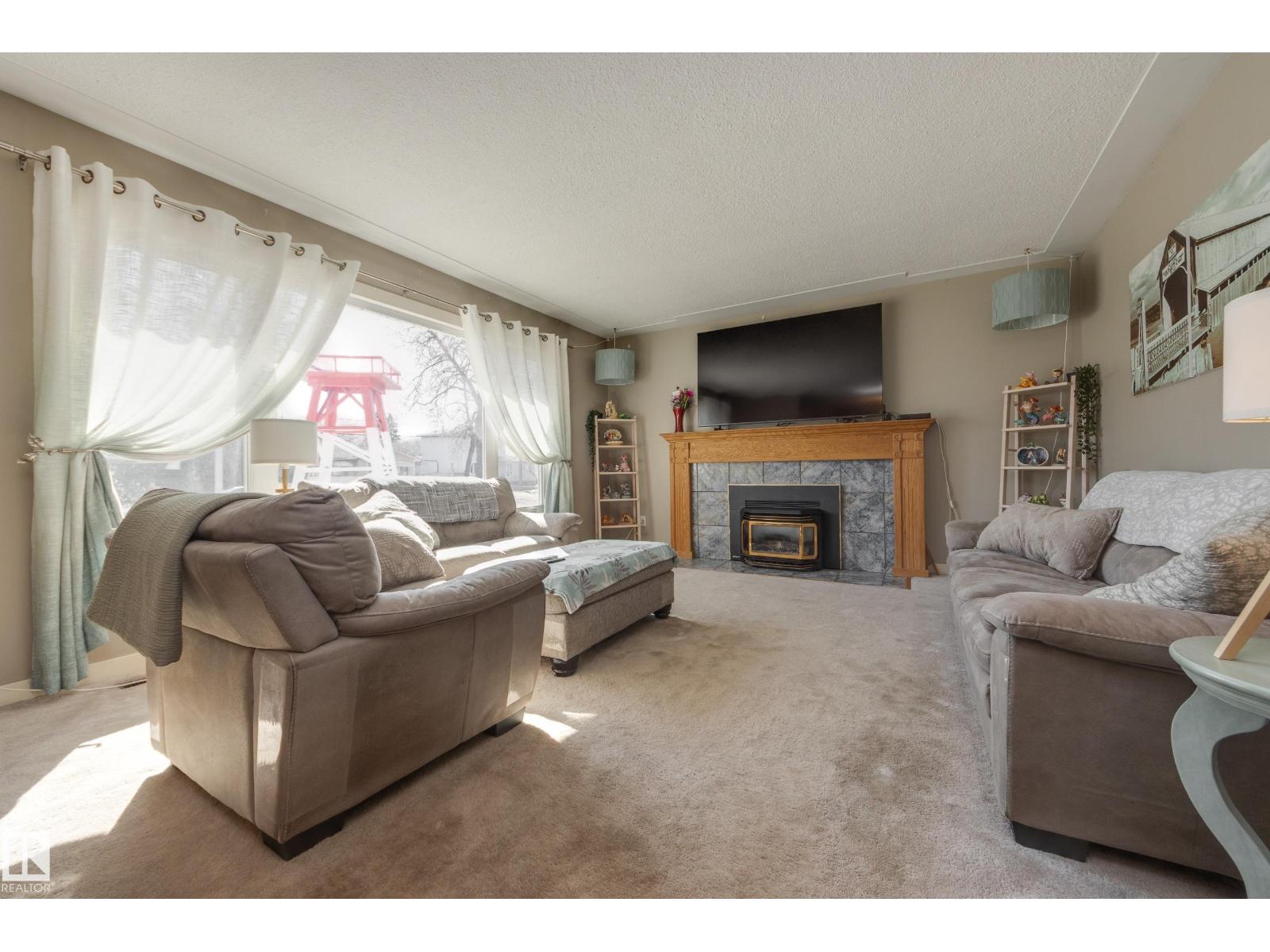 10462 159 St Nw, Edmonton, Alberta  T5P 3A7 - Photo 3 - E4484948