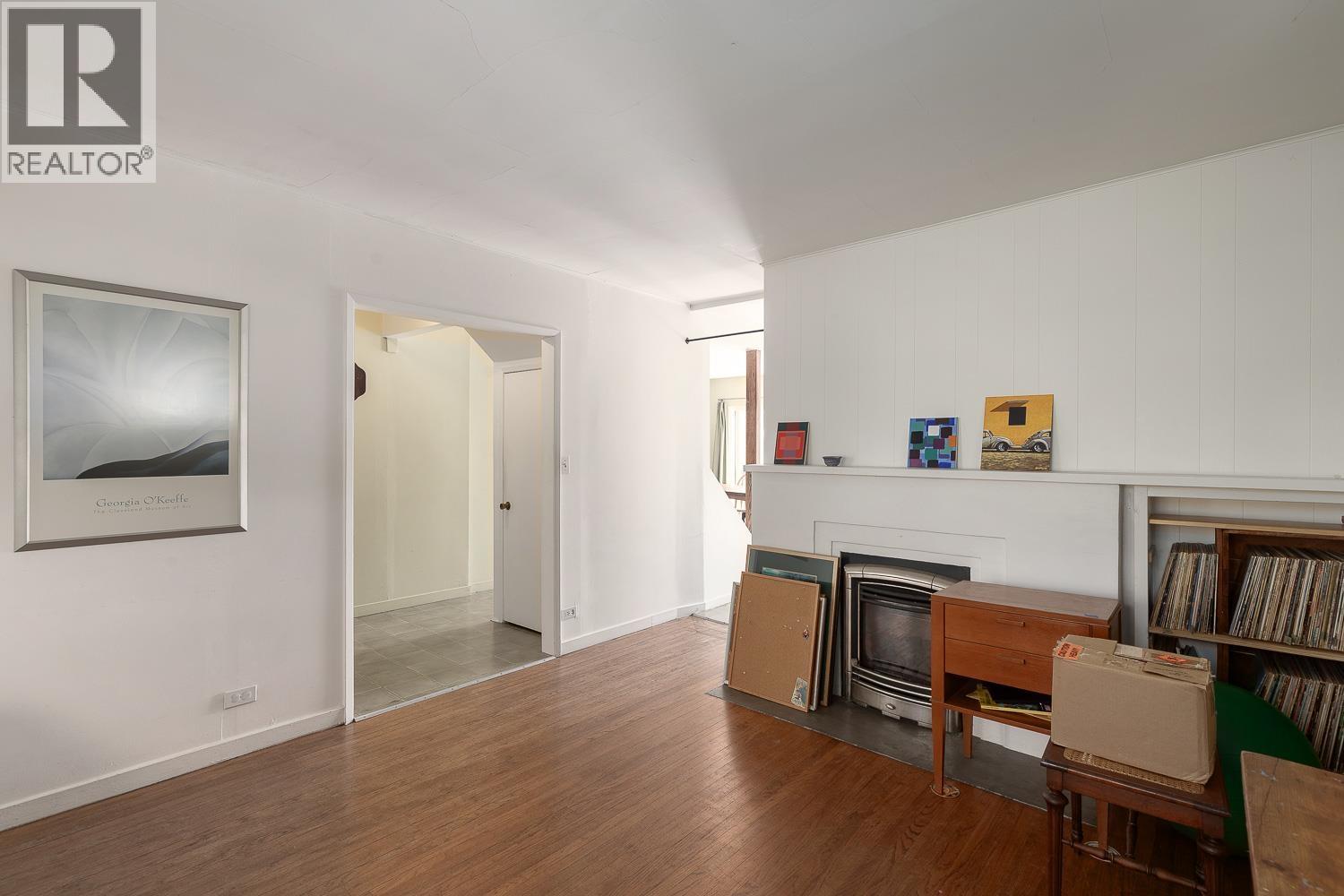 2002 E 13th Avenue, Vancouver, British Columbia  V5N 2C4 - Photo 11 - R3117376