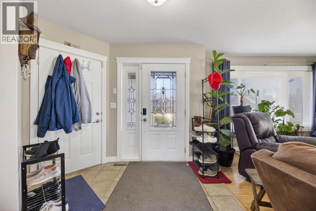 15 Meadowview Court, Didsbury, Alberta  T0M 0W0 - Photo 4 - A2304457