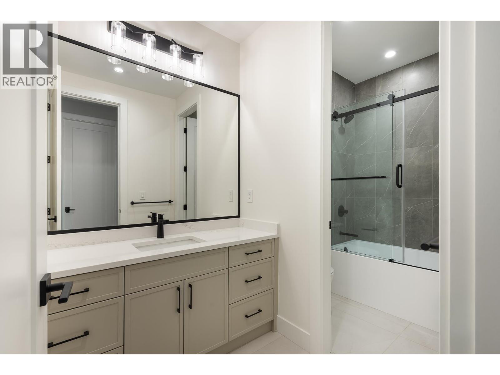 3506 Danielson Drive, Coquitlam, British Columbia  V3E 3H2 - Photo 31 - R3116927