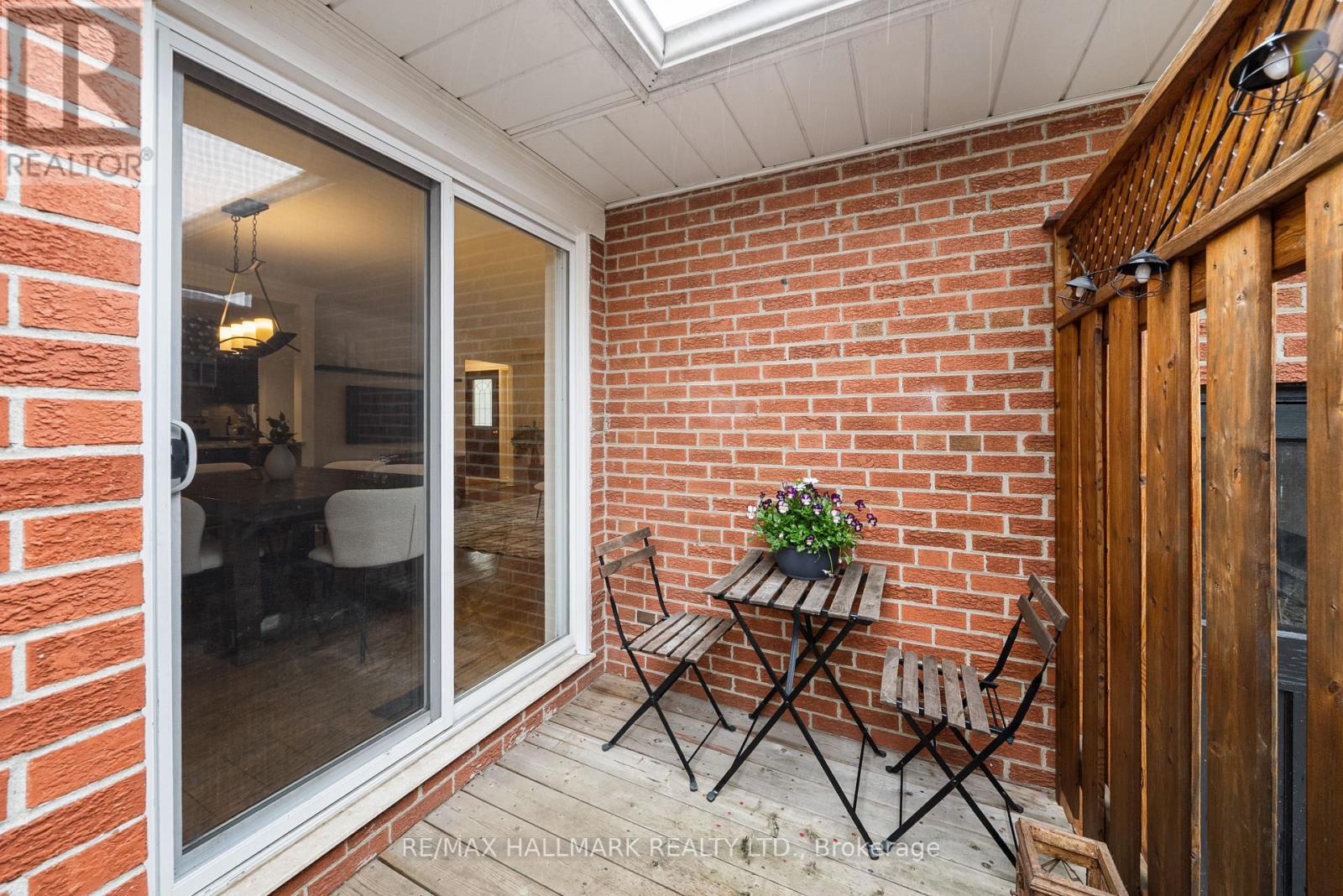 52 Richland Crescent, Toronto, Ontario  M9C 4C3 - Photo 11 - W13064390