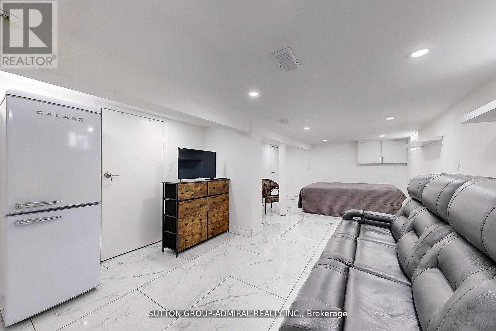 14 Spears Street, Toronto, Ontario  M6N 3X7 - Photo 38 - W13064410