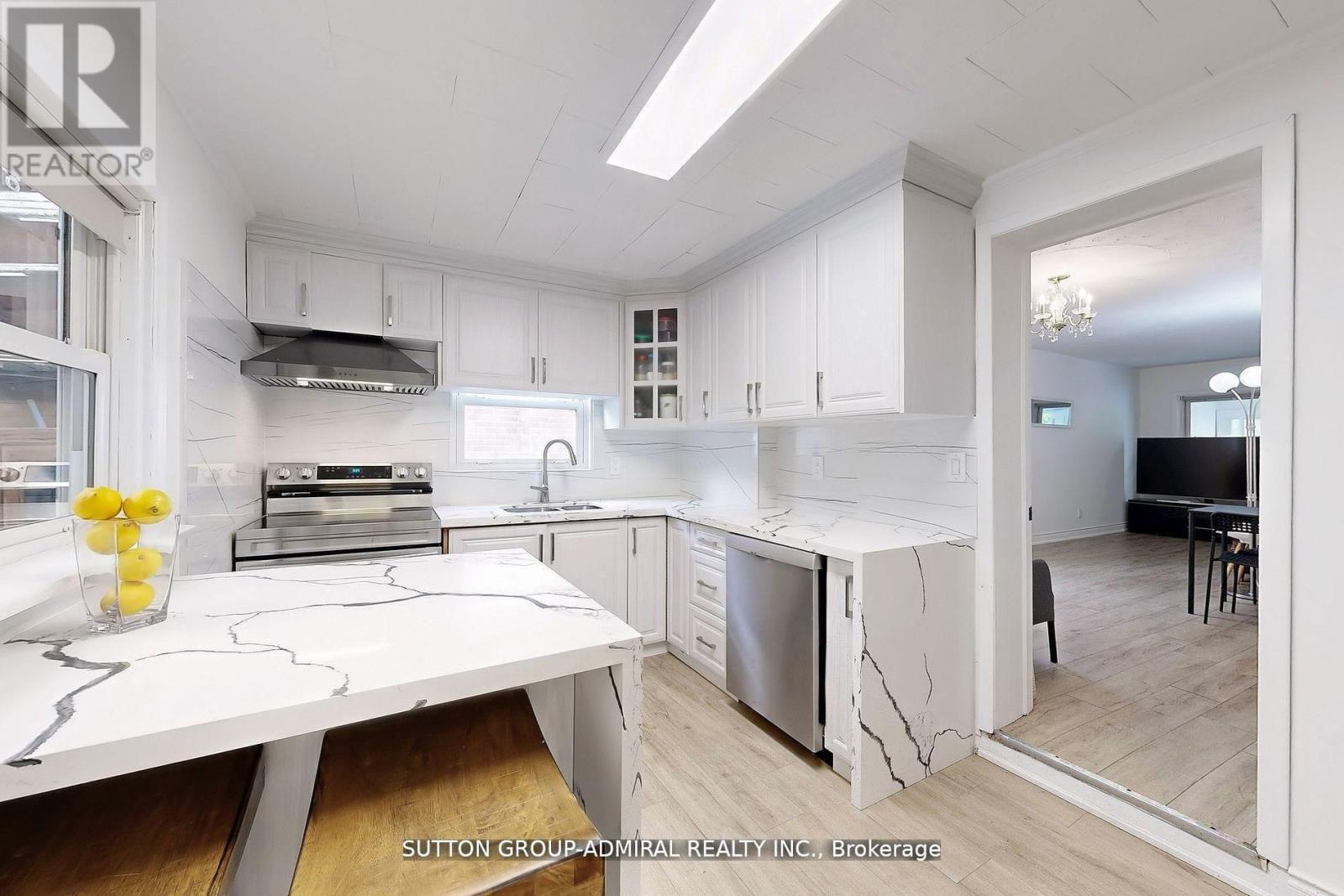 14 Spears Street, Toronto, Ontario  M6N 3X7 - Photo 9 - W13064410