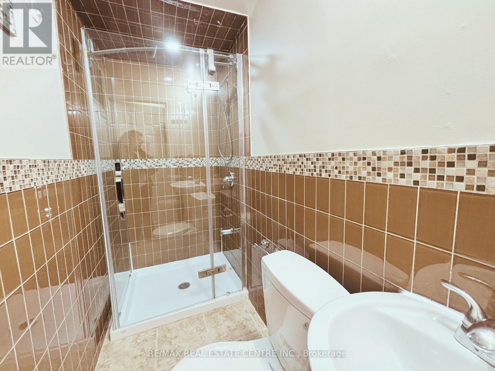 Basement Unit 1 - 1400 Greenbriar Drive, Oakville, Ontario  L6M 1Z9 - Photo 10 - W13064442
