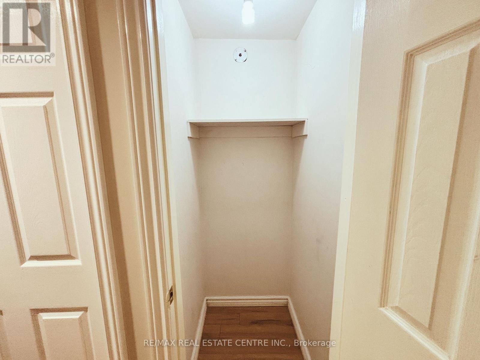Basement Unit 1 - 1400 Greenbriar Drive, Oakville, Ontario  L6M 1Z9 - Photo 11 - W13064442