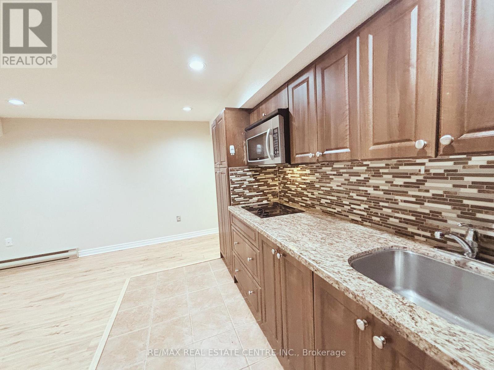 Basement Unit 1 - 1400 Greenbriar Drive, Oakville, Ontario  L6M 1Z9 - Photo 4 - W13064442