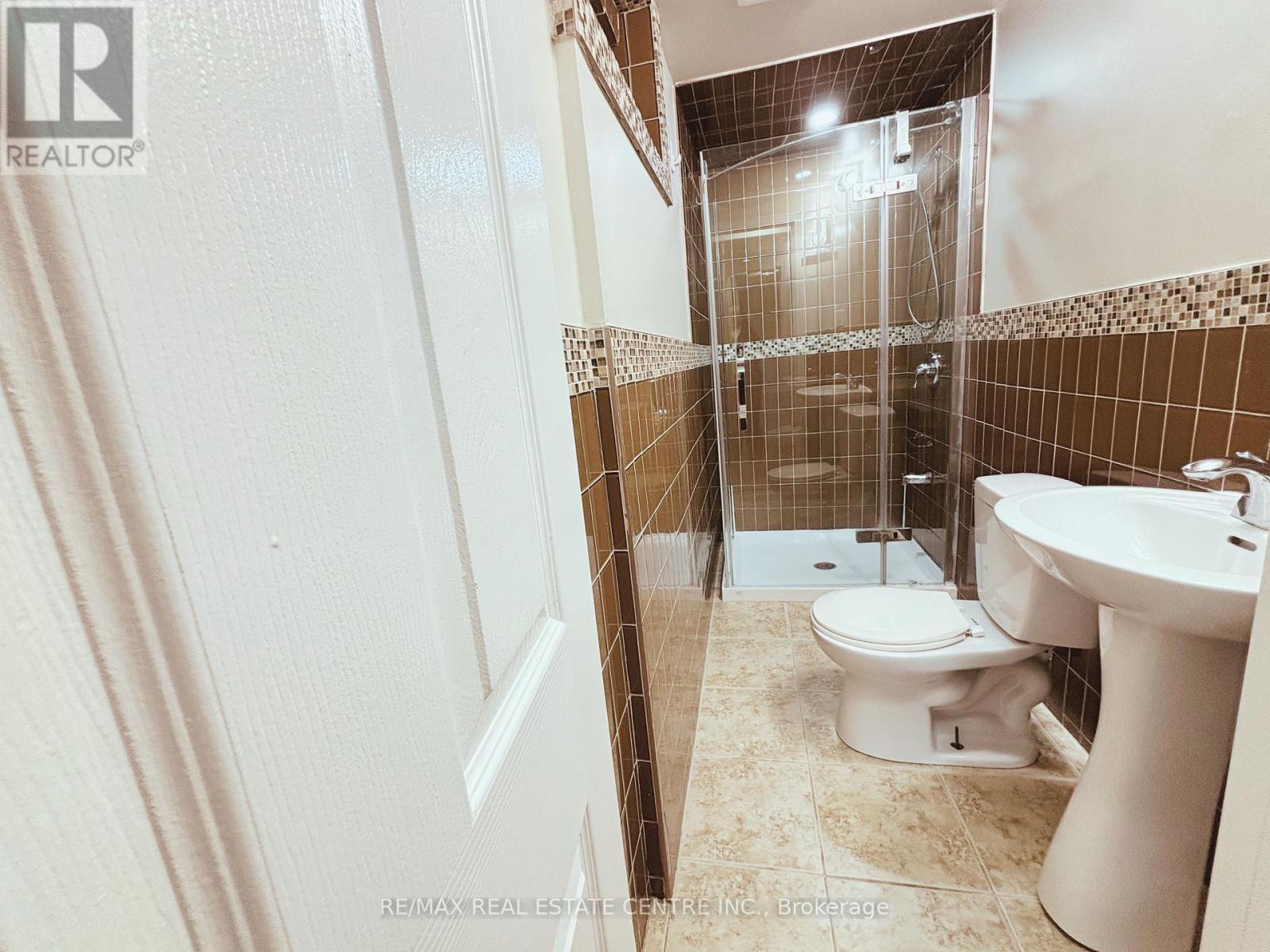 Basement Unit 1 - 1400 Greenbriar Drive, Oakville, Ontario  L6M 1Z9 - Photo 7 - W13064442