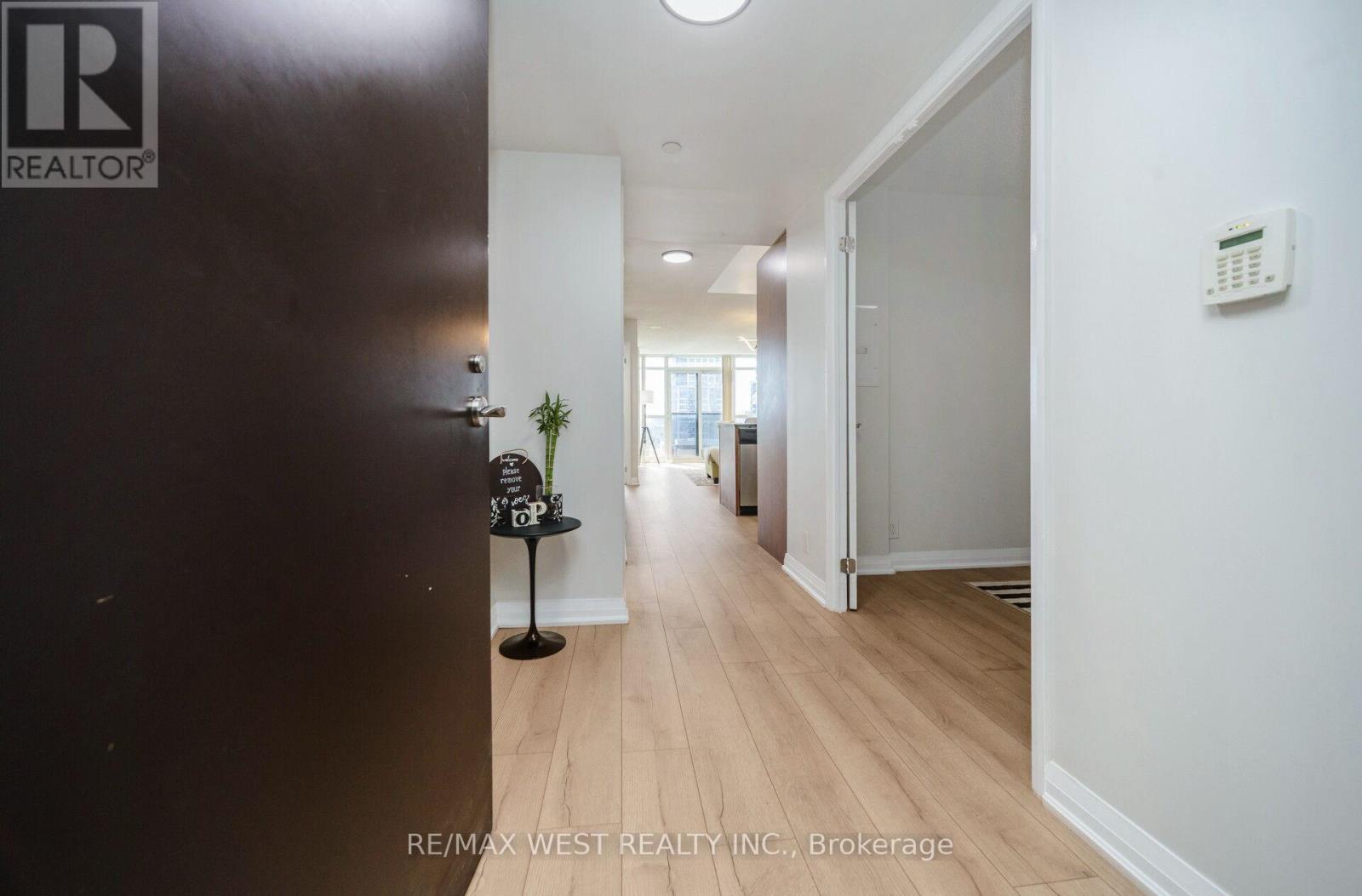 905 - 1 Valhalla Inn Road, Toronto, Ontario  M9B 1S9 - Photo 13 - W13064474