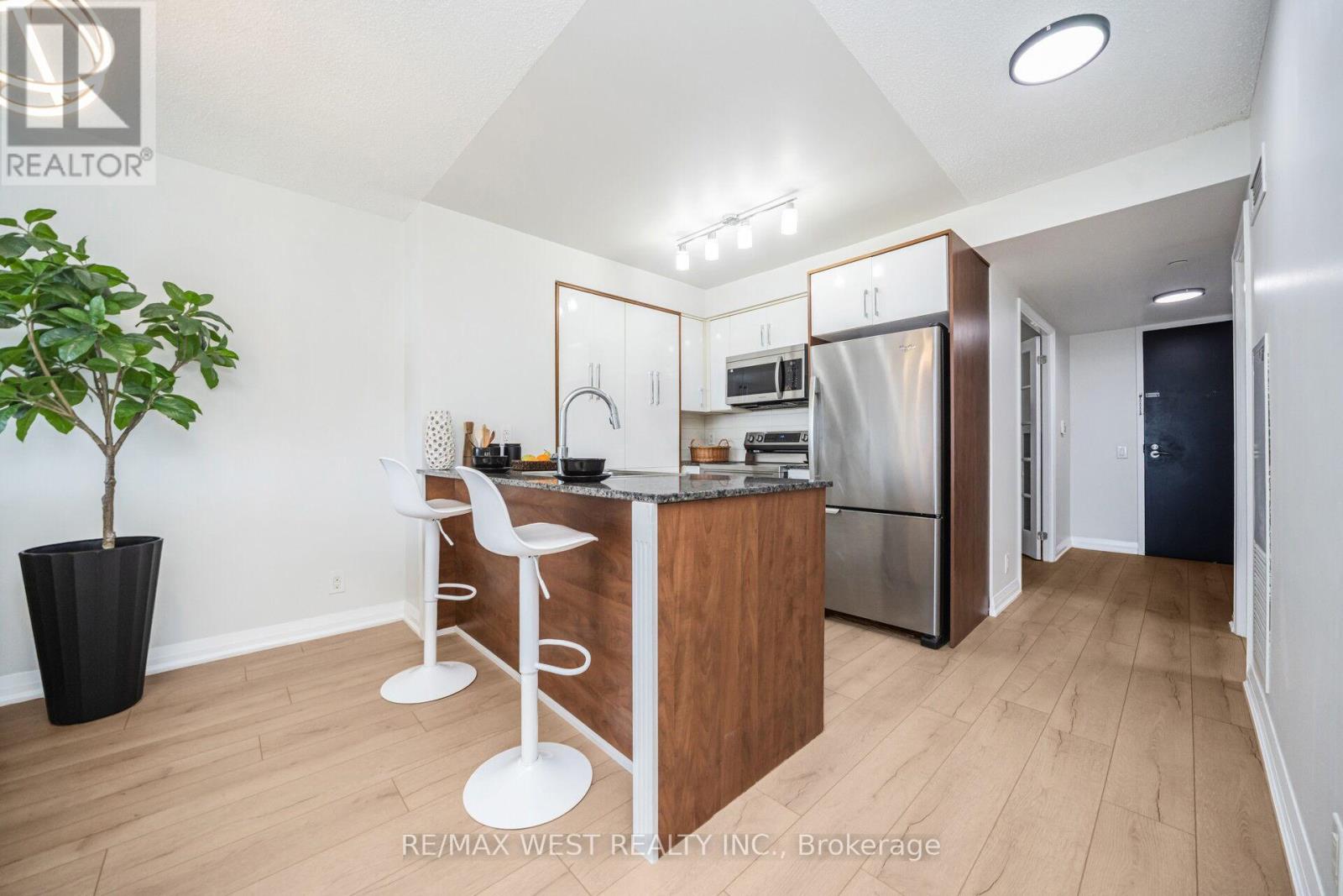 905 - 1 Valhalla Inn Road, Toronto, Ontario  M9B 1S9 - Photo 21 - W13064474