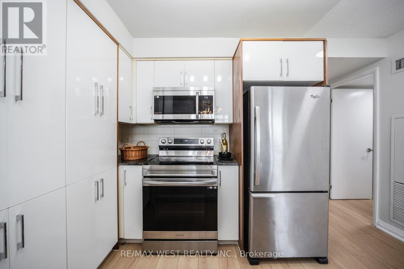 905 - 1 Valhalla Inn Road, Toronto, Ontario  M9B 1S9 - Photo 23 - W13064474