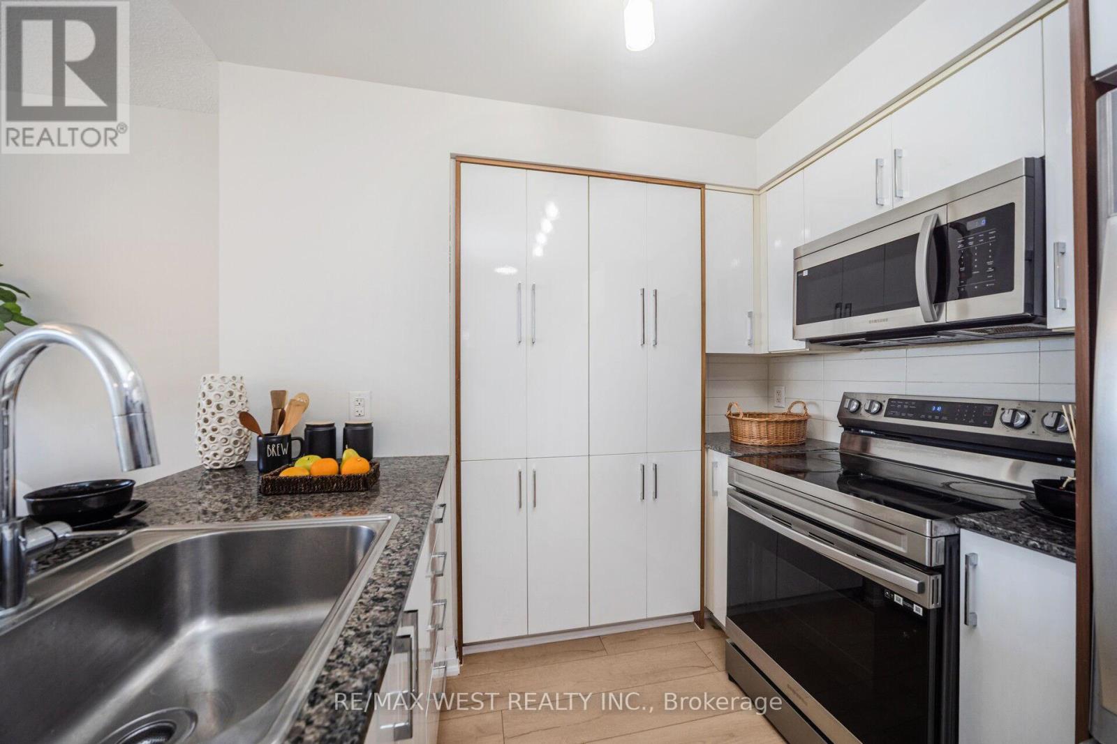 905 - 1 Valhalla Inn Road, Toronto, Ontario  M9B 1S9 - Photo 24 - W13064474