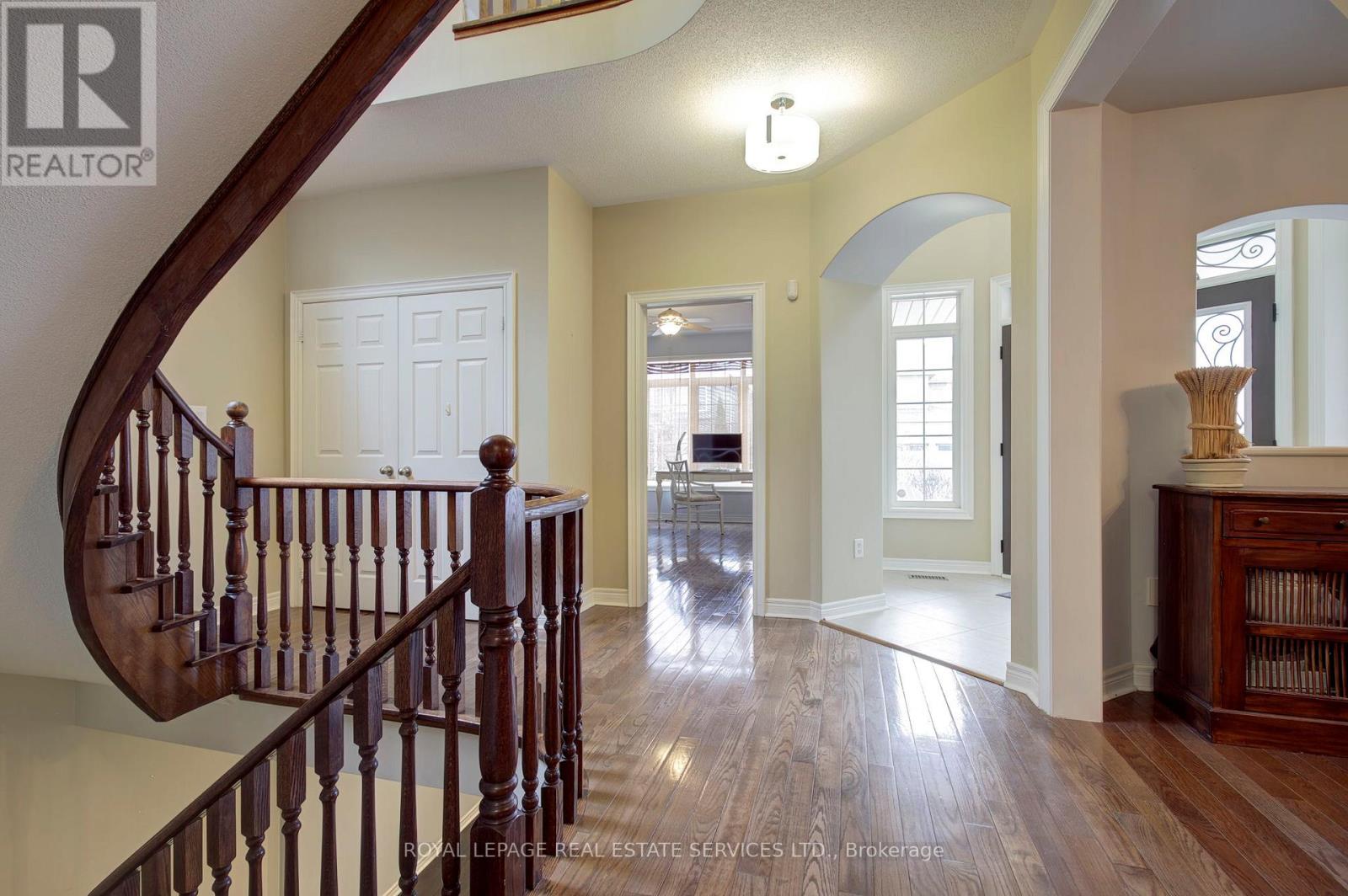 2219 Wuthering Heights Way, Oakville, Ontario  L6M 0A3 - Photo 6 - W13064478